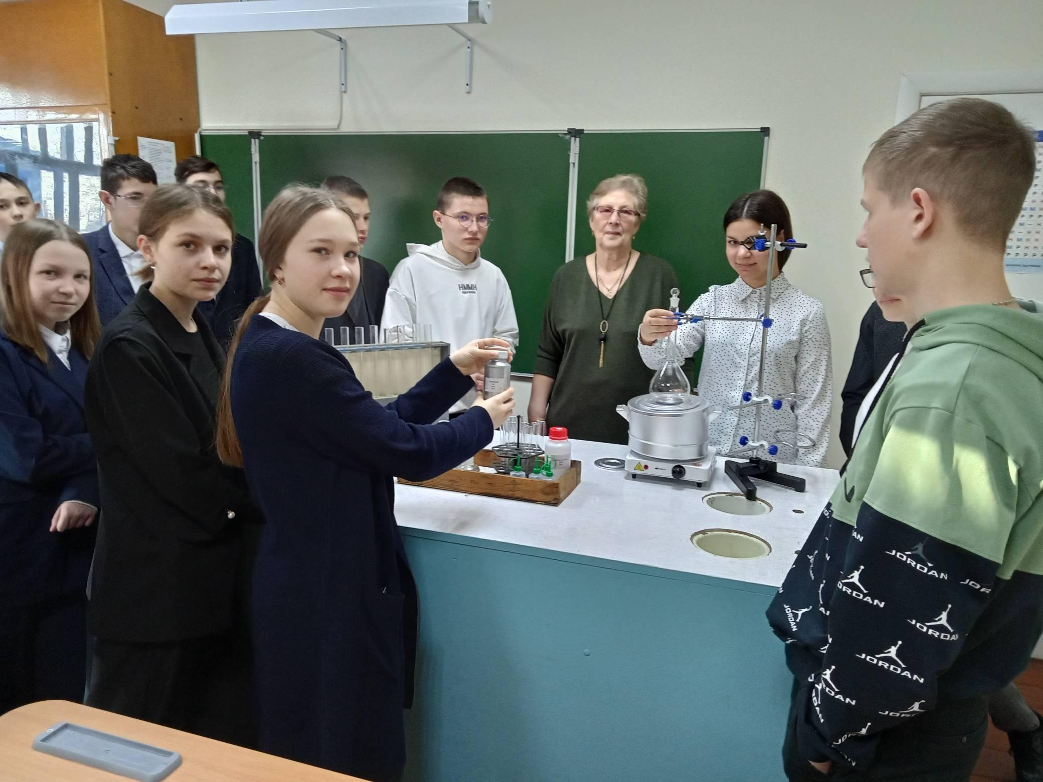 В Новоникулинской средней школе прошли мероприятия в центре «Точка роста»..