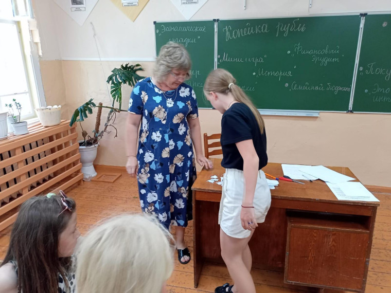 Занятие по финансовой грамотности в лагере "Березка".