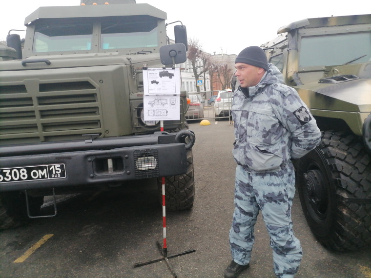 Учащиеся Новоникулинской средней школы посетили выставка трофейной техники НАТО.