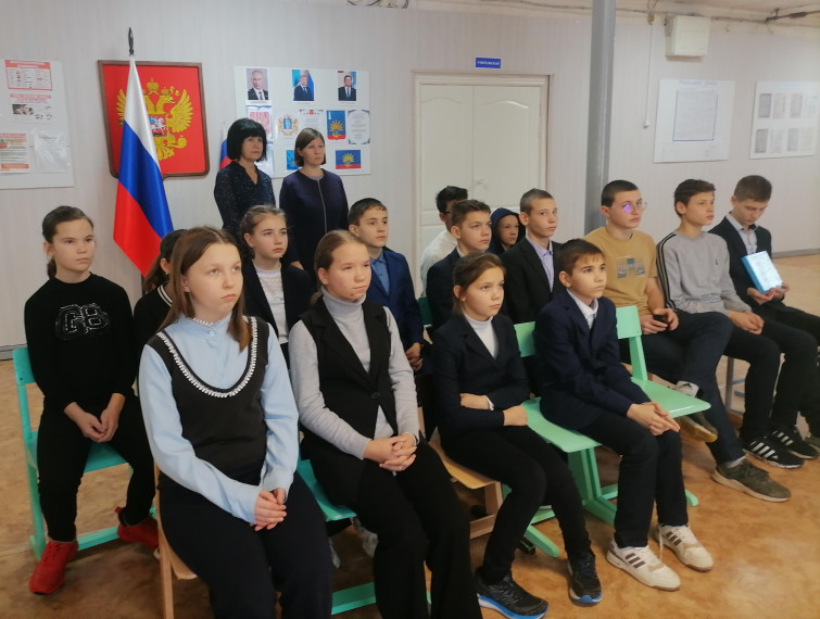 Учащиеся Новоникулинской средней школы посмотрели документальный фильм о чувашском народе.