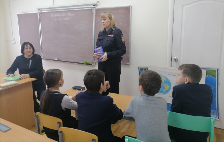 Беседы о безопасности в Новоникулинской средней школы.