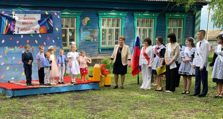 Последний звонок вНовоникулинской средней школе.
