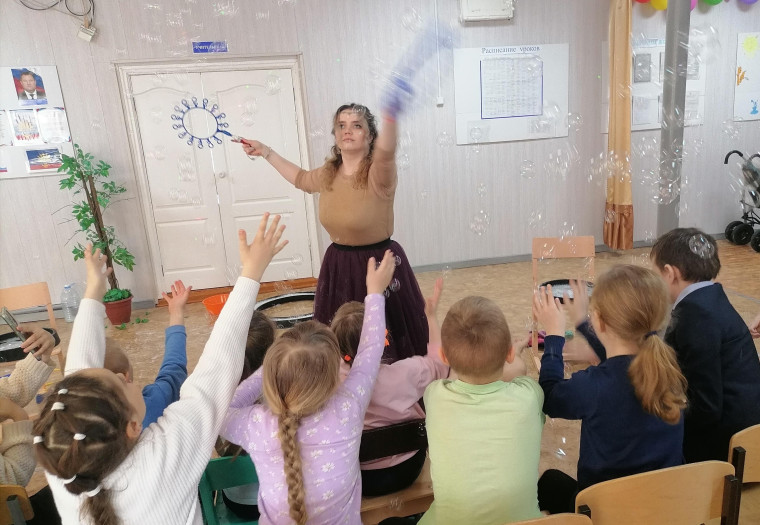 « Королевство мыльных пузырей» в гостях в Новоникулинской средней школе.